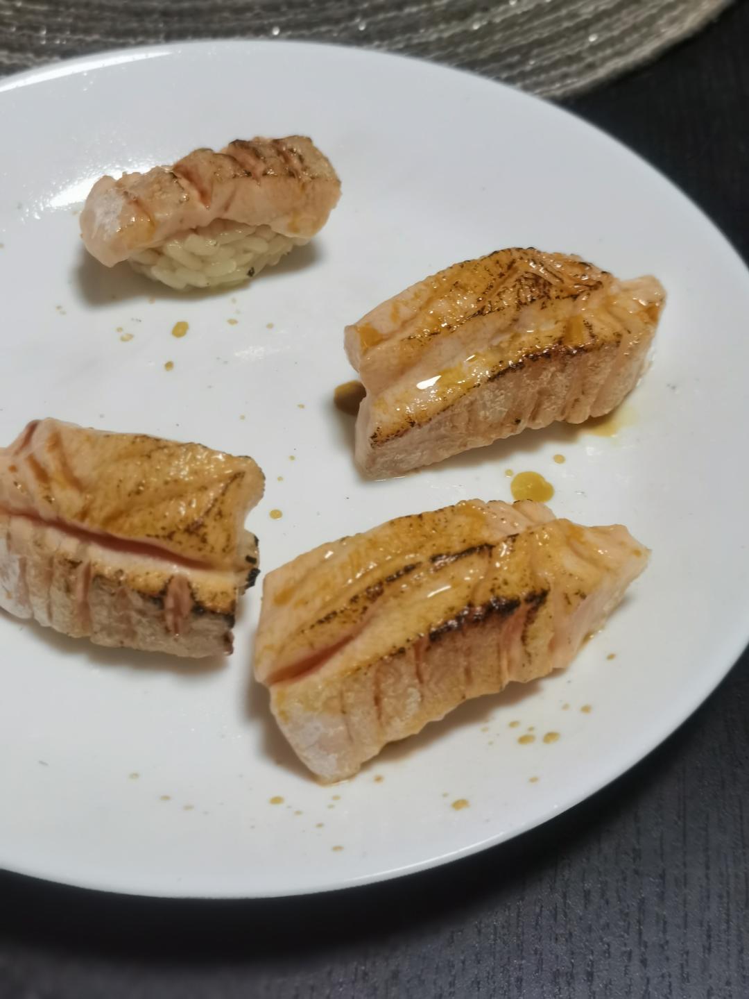炙烤三文鱼腩