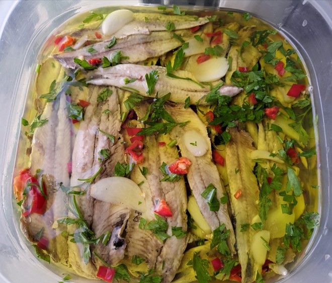 凤尾鱼炖煮