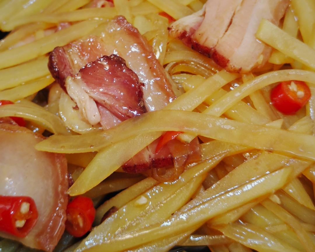 腊肉炒土豆丝