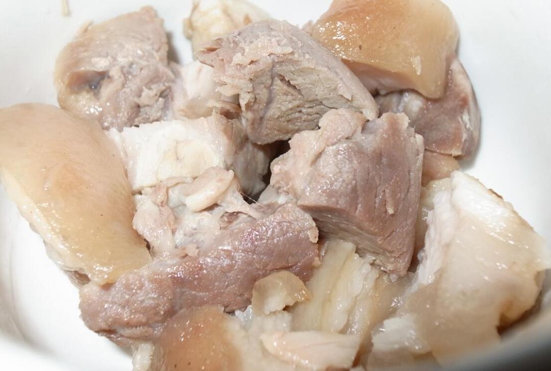 清蒸肘子