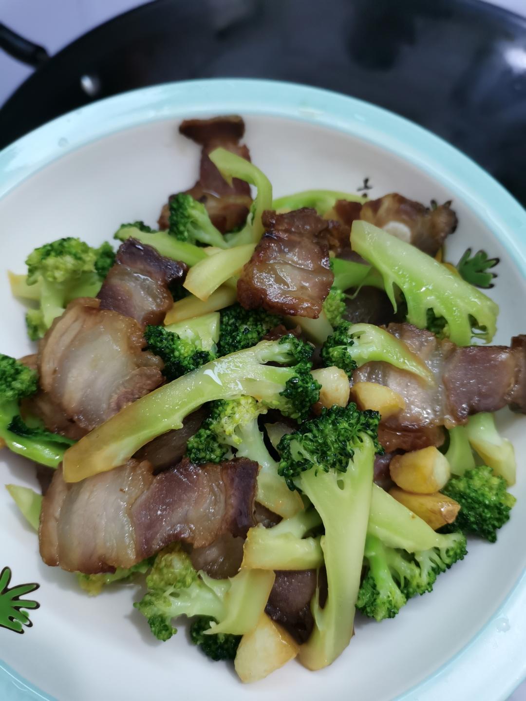 腊肉炒西兰花