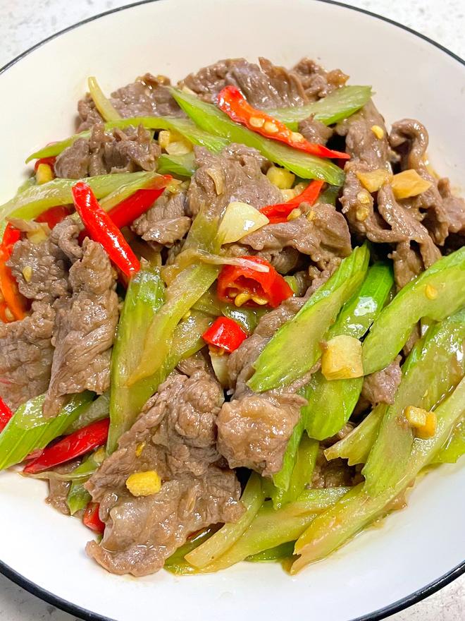 牛肉炒西芹