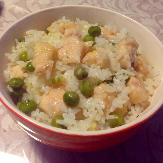 鸡肉米饭豌豆
