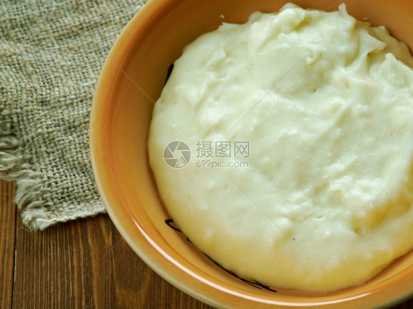 挪威酸奶粥（Rømmegrøt – Norwegian Sour Cream Porridge）
