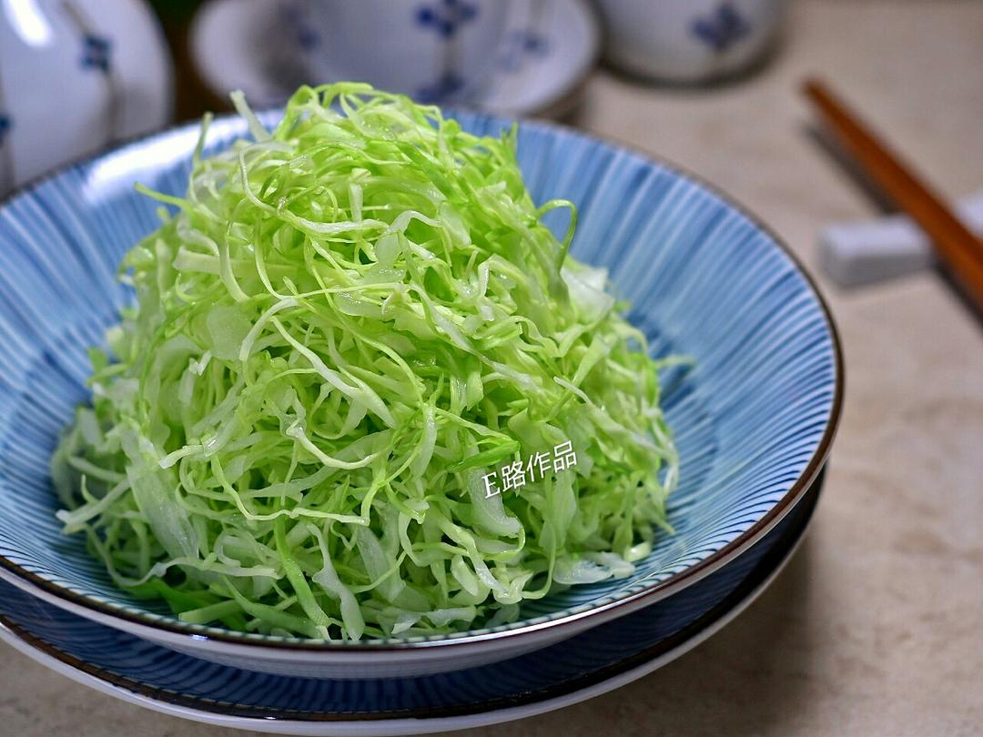 酸味卷心菜沙拉