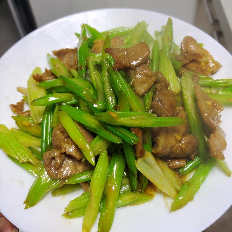 芹菜炒肉